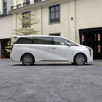GAC M8 중국형 연료동차 5도어 7석 MPV 엔진 2.0T